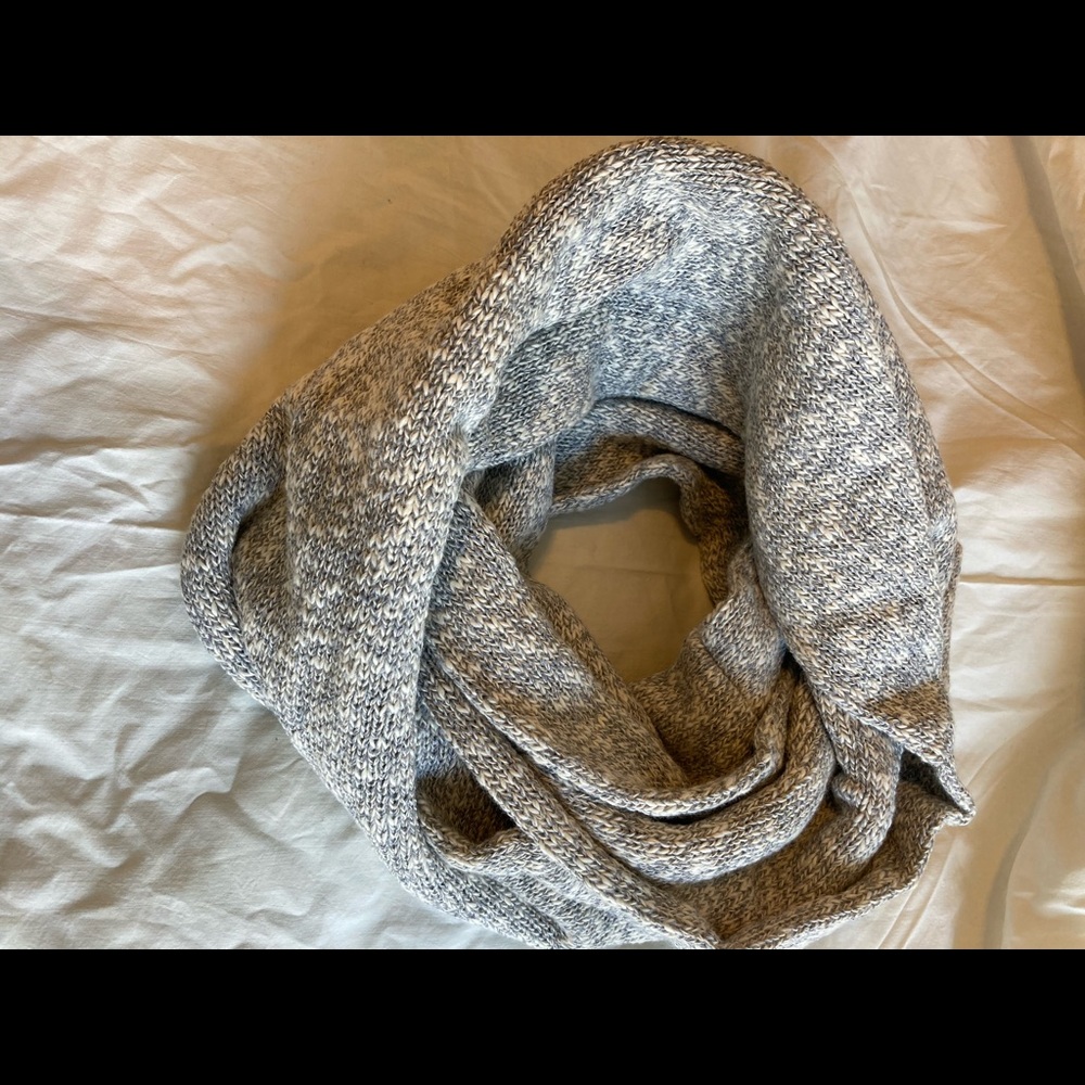 NWT L.L. Bean circle scarf